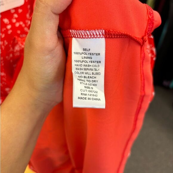 She + Sky Ladies Red Printed Blouse New - Picture 6 of 7